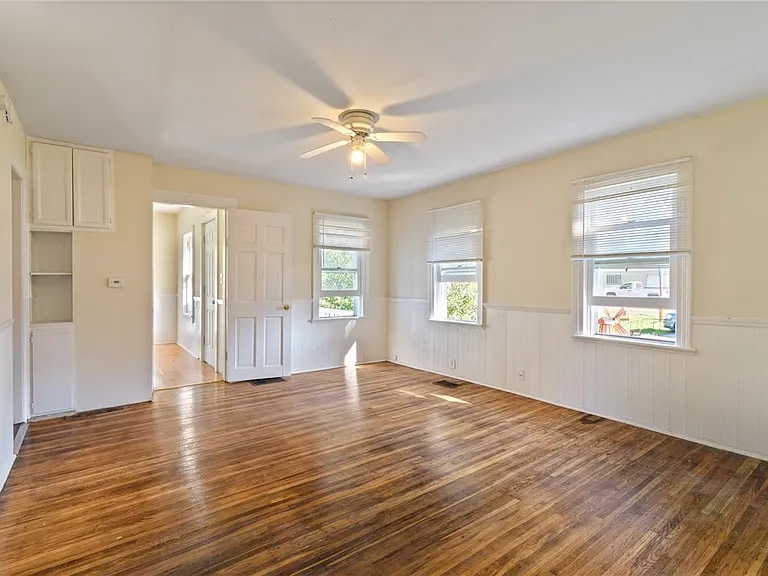 250 Sanford St — Photo 2