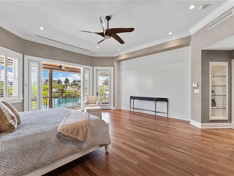 2325 Lantern Ln — Photo 32