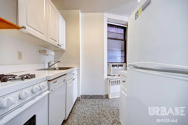 Rented by Urbane Brokerage | media 9