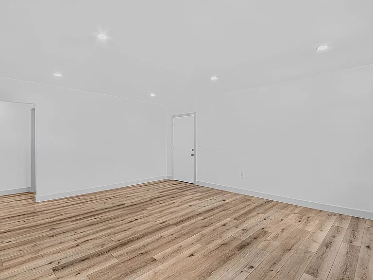 933 Alamitos Ave — Photo 12