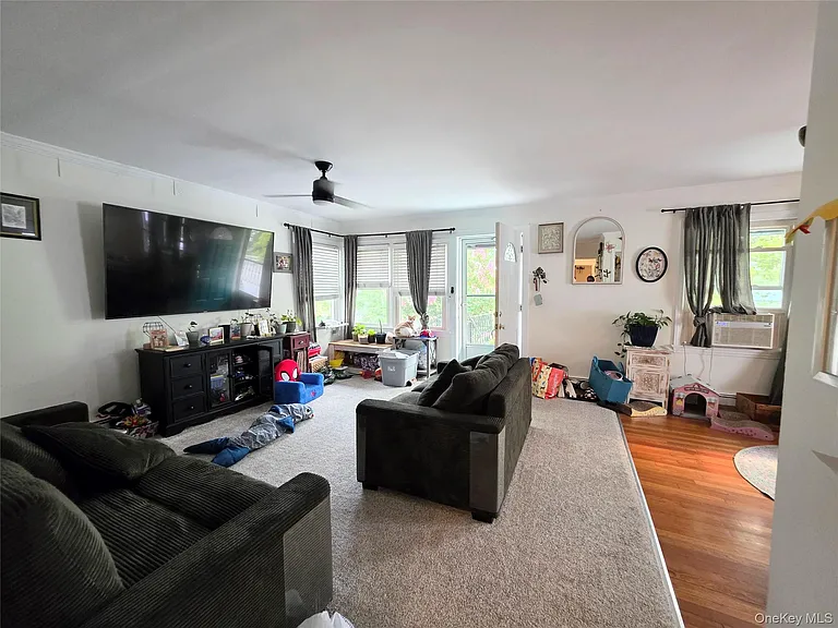 537 E Chester St — Photo 4