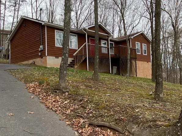 1258 Lakeview Dr, Cross Junction, VA 22625