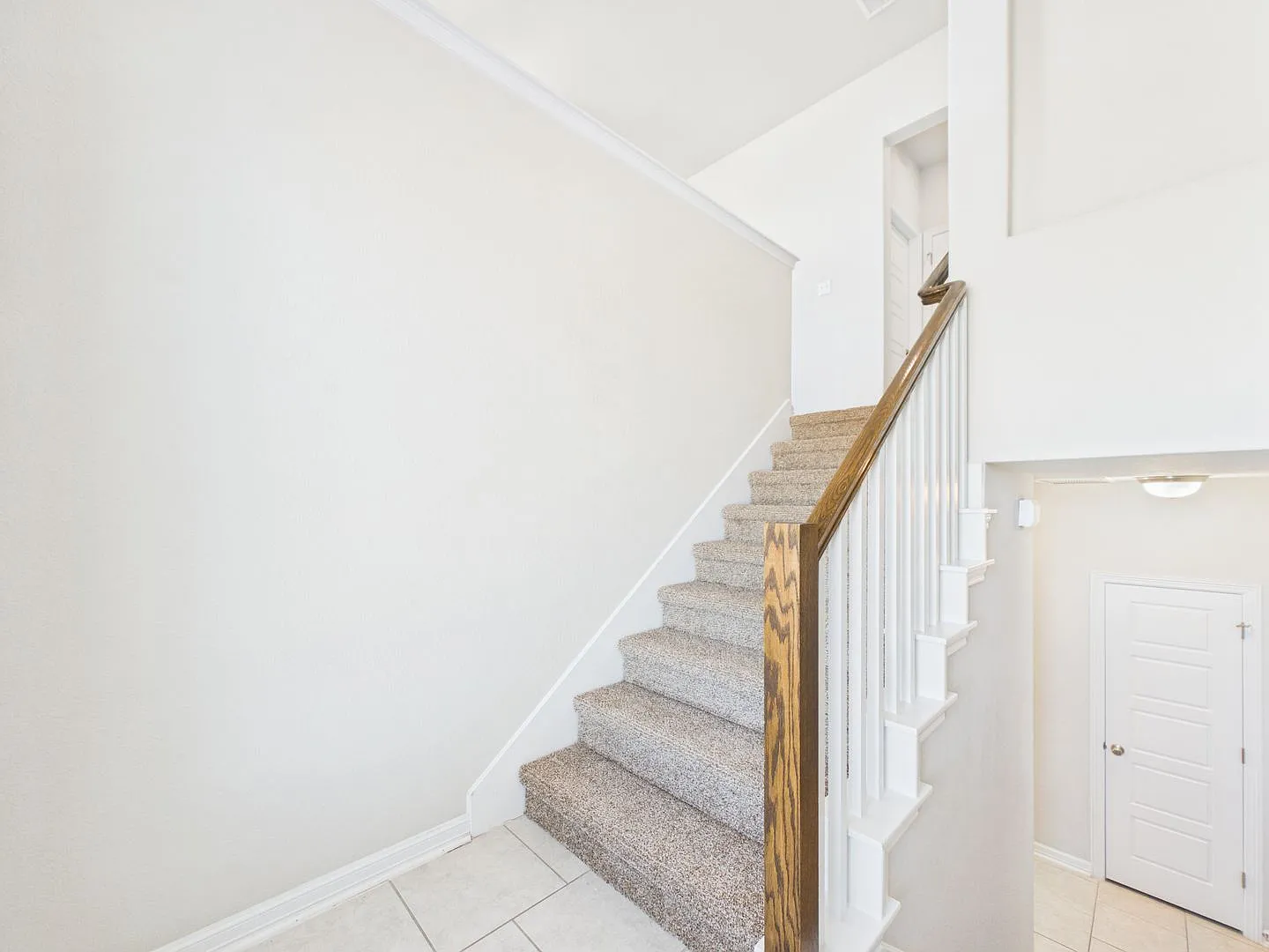 Stylish Pflugerville Townhome with Spacious Living and Modern Comfort — Photo 4