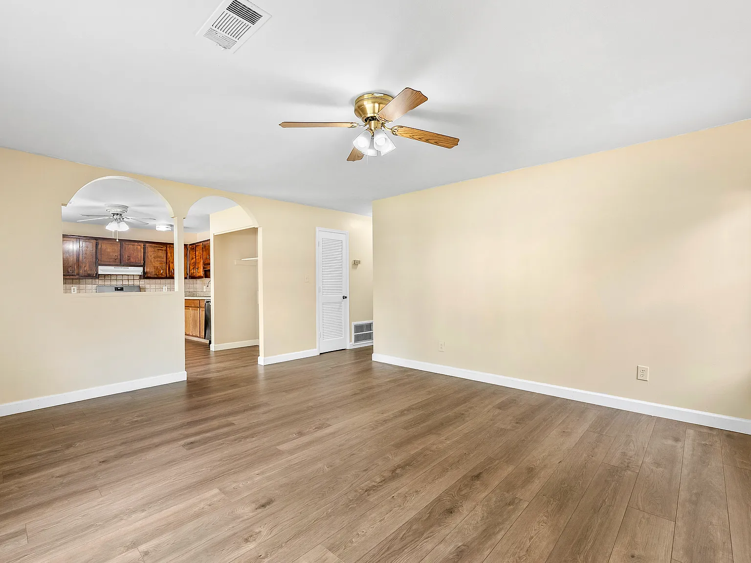 3 bed, 1152 sqft, $1,950 — Photo 3