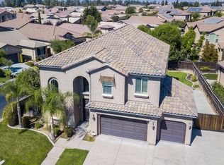 1464 E Via Estrella Dr, Fresno, CA 93730