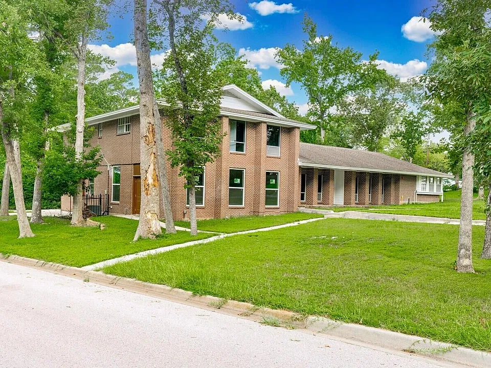 200 Broken Bough Ln