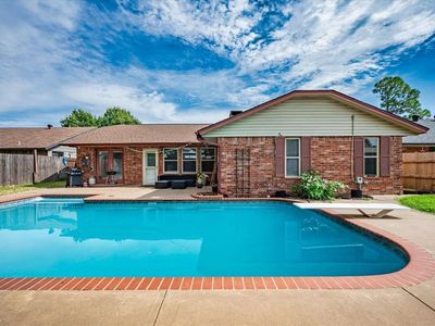 825 N Briarcliff Dr, Moore, OK, 73170