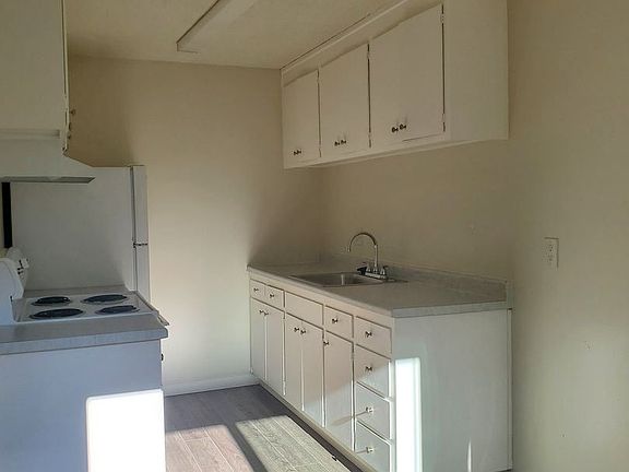 3rd image of 14377 Bancroft Ave #13058655
