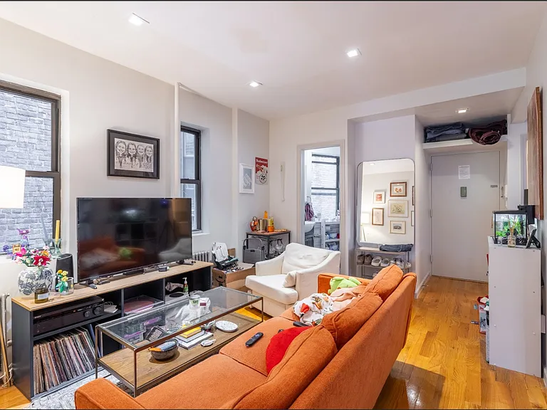 406 W 48th St #4F — Photo 3