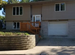 1037 Putnam Ave, Red Wing, MN 55066