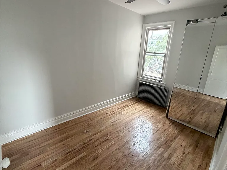 72 Jefferson Ave #2R — Photo 8