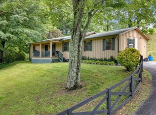 844 Norris Fwy, Rocky Top, TN 37769