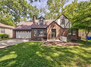 6913 Dearborn St, Overland Park, KS 66204
