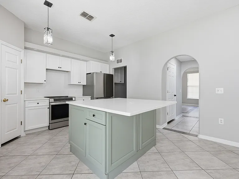 8912 Shindler Crossing Dr — Photo 1