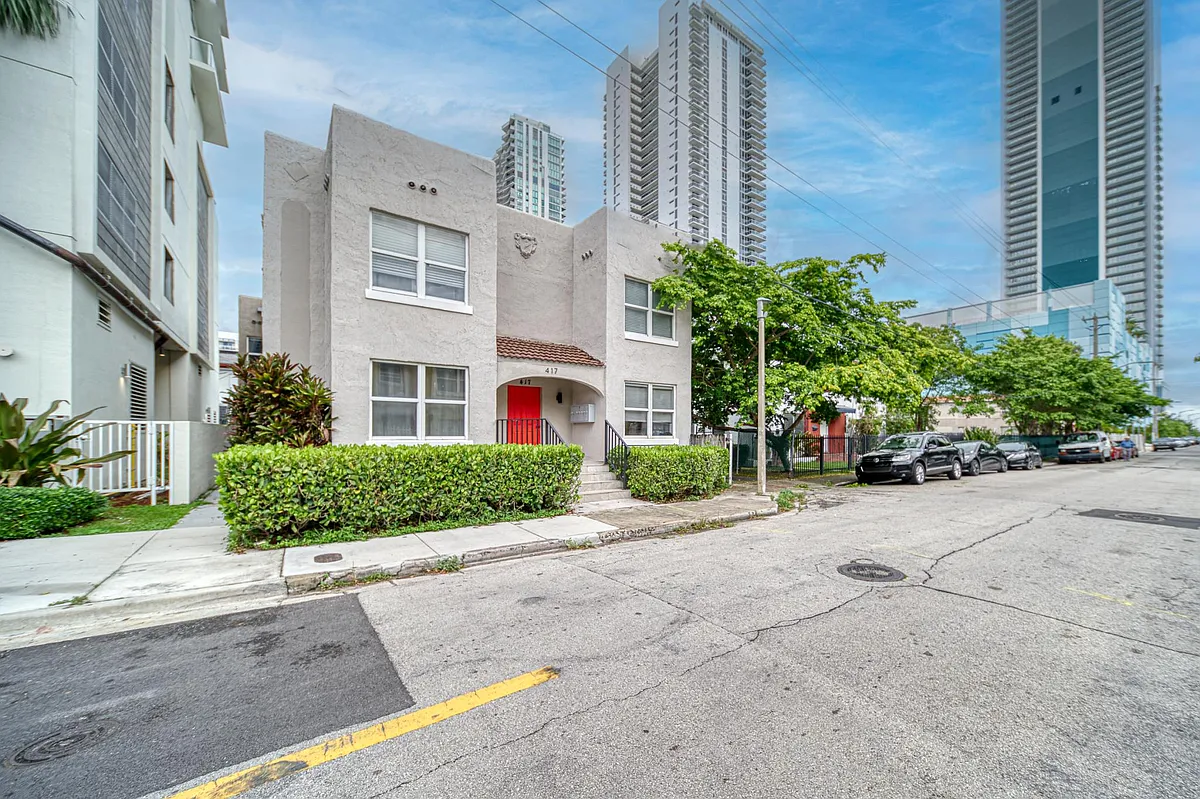 Building Photo - 417 NE 26th St #5