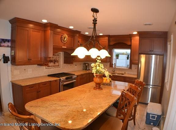 4th image of 212 Jefferson Ave