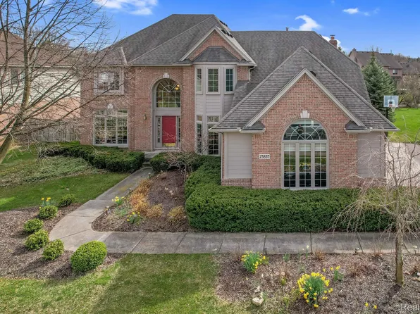 25857 Cheyenne Dr, Novi, MI 48374