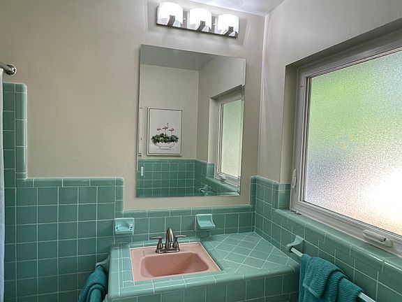 2nd image of 2508 Tulip St
