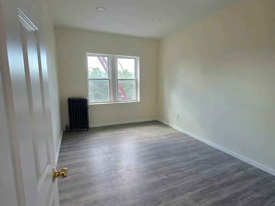 369 Warburton Ave #2A
