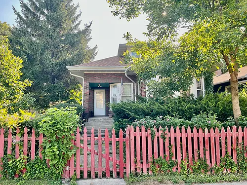 1701 Victoria Ave Photo 1