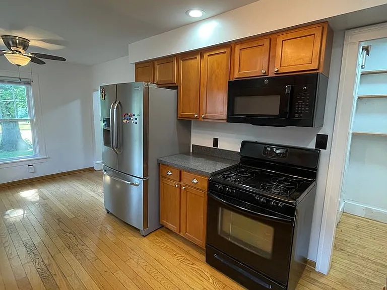 1404 E Park Pl — Photo 5