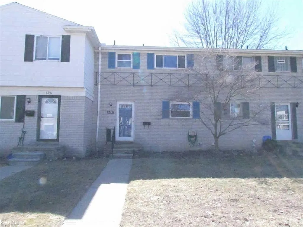 2 bed, 1.5 bath, 1025 sqft, $975 — Photo 1