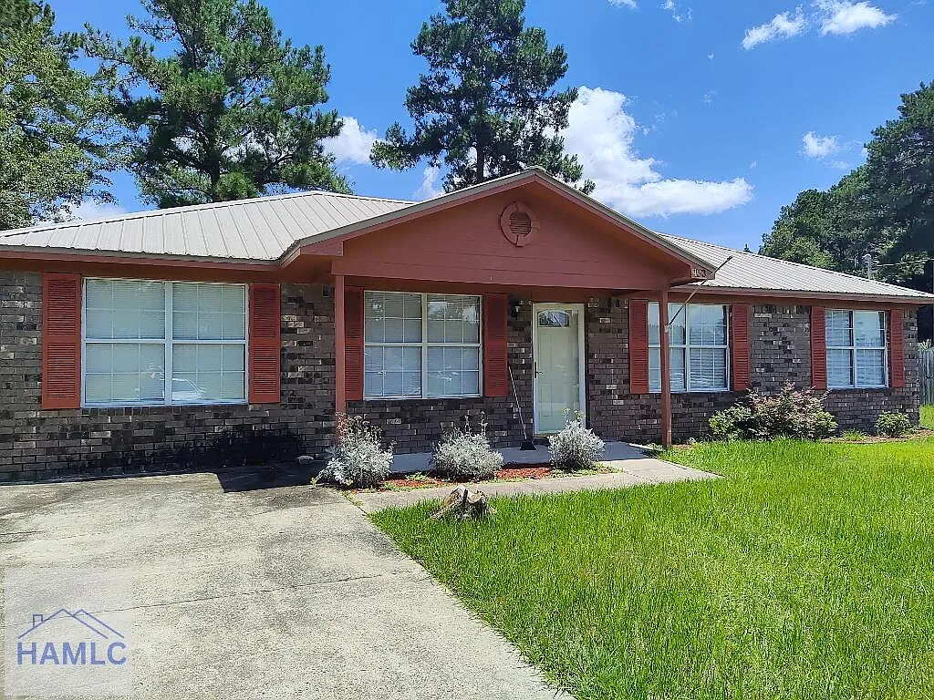 4 bed, 2.0 bath, 1380 sqft, $1,475 — Photo 1