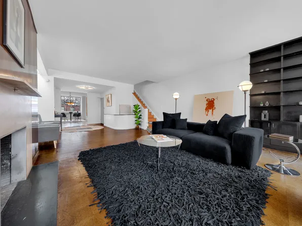 219 East 49th Street image 3 of 18