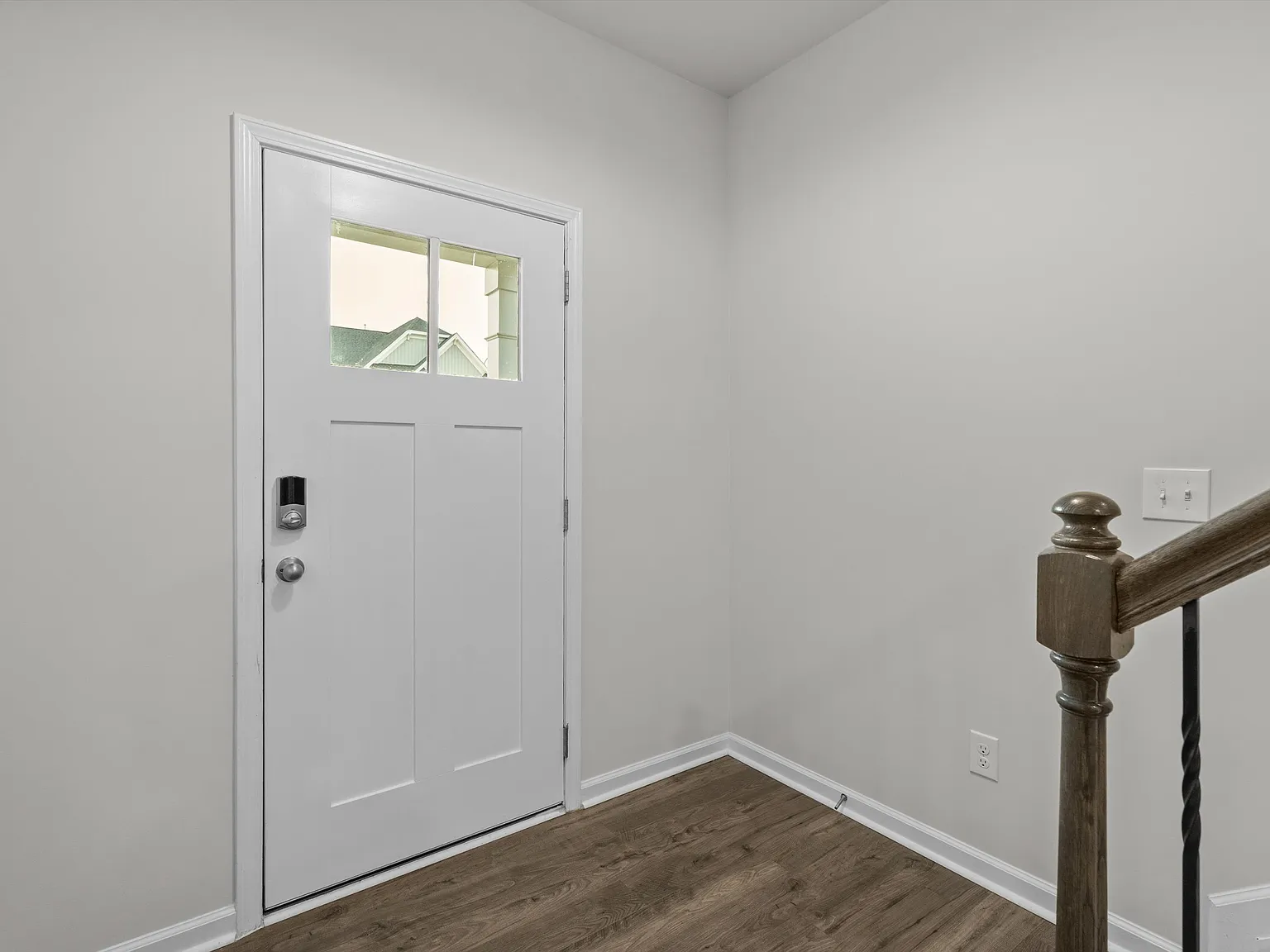 4 bed, 3.5 bath, 2352 sqft, $2,200 — Photo 3