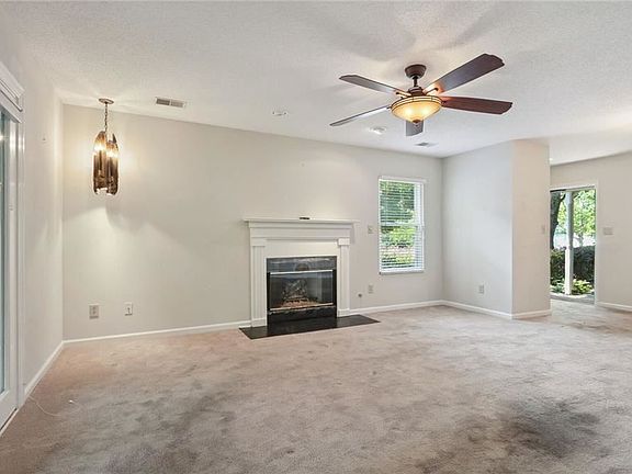 3rd image of 124 Hampshire Ct
