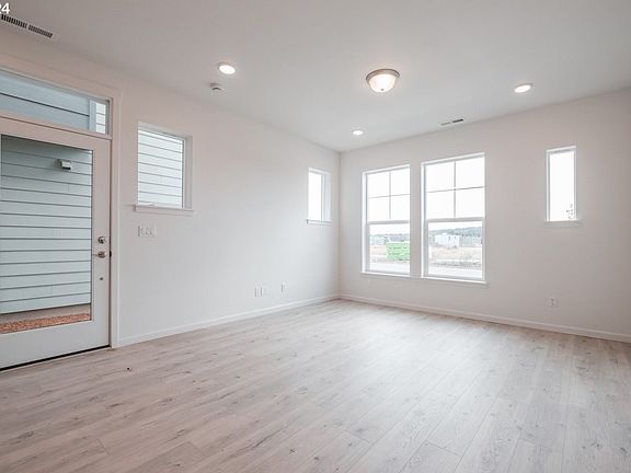 3rd image of 8427 SE Kinnaman St #1145
