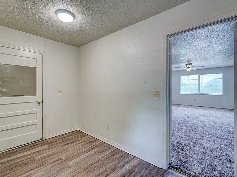 529 N Blackwelder Ave #529 — Photo 7