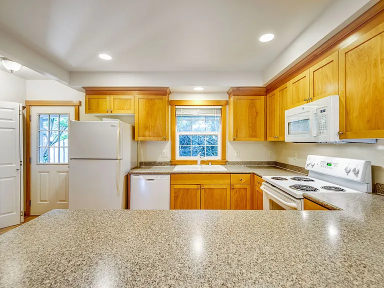1364 Stonecress Ln NE — Photo 10