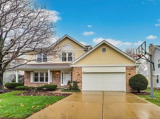 461 Evergreen Dr, Vernon Hills, IL 60061
