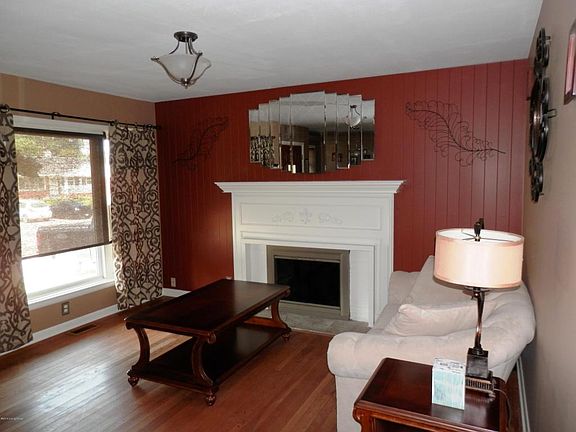 2nd image of 3725 Rosemont Blvd