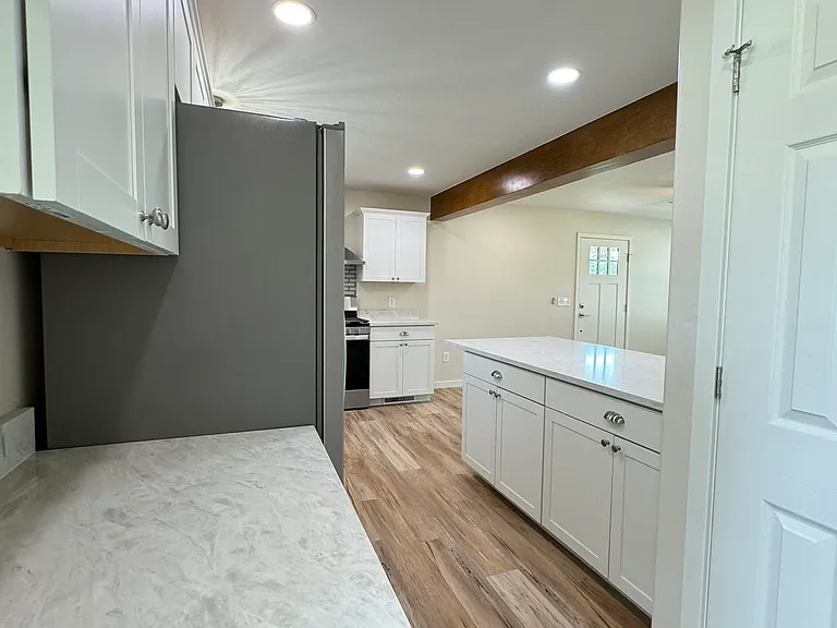 1442 E Broadway St — Photo 44