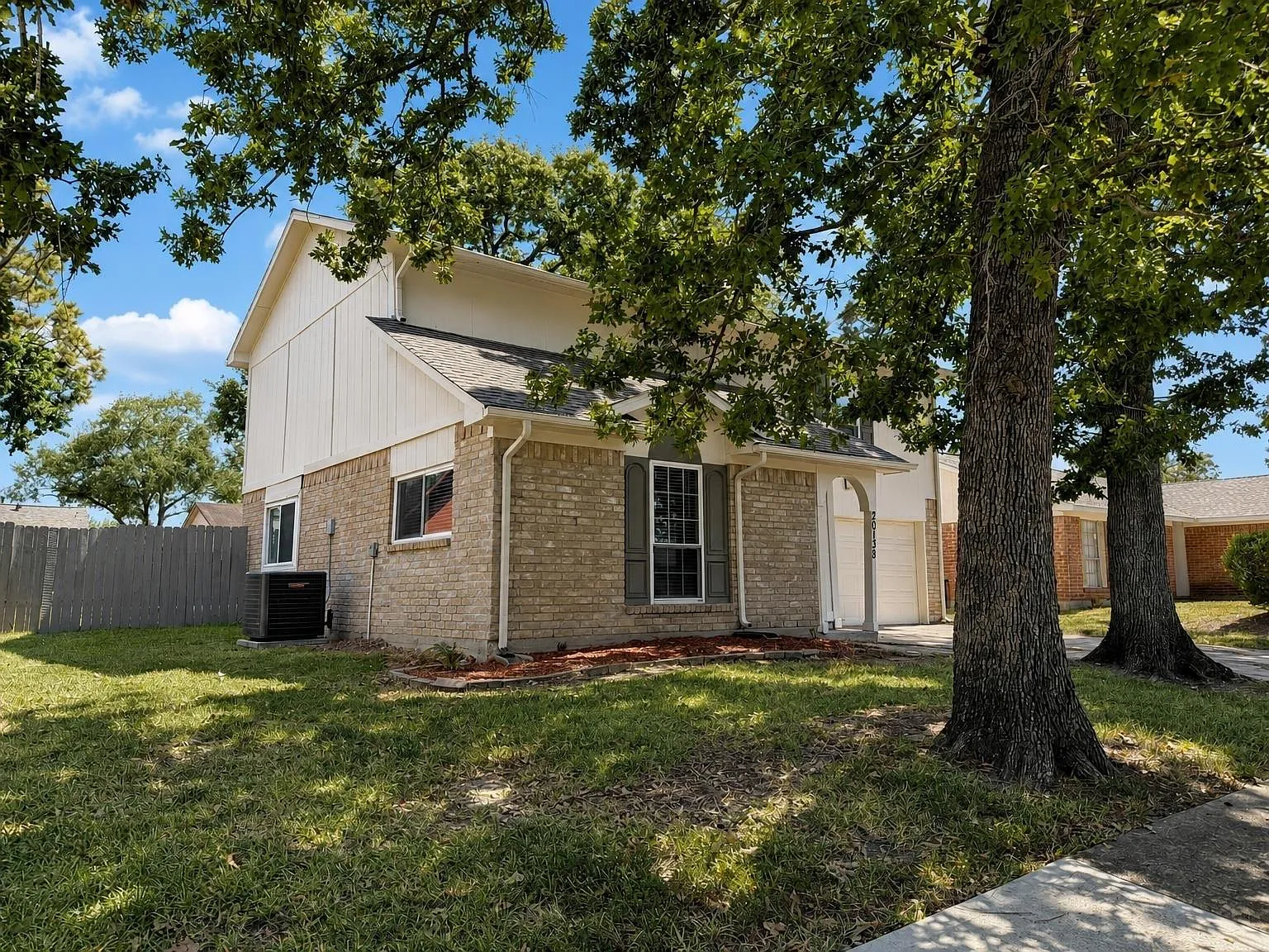 3 bed, 2.5 bath, 1621 sqft, $1,700 — Photo 2
