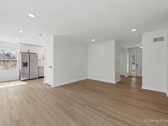 5th image of 27 Woodridge Ln