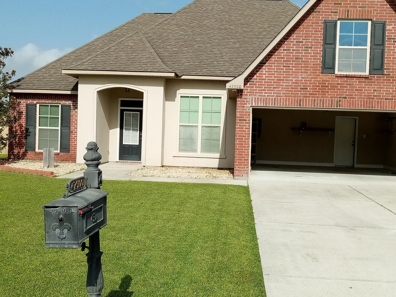 3 bed, 1887 sqft, $2,119 — Photo 1