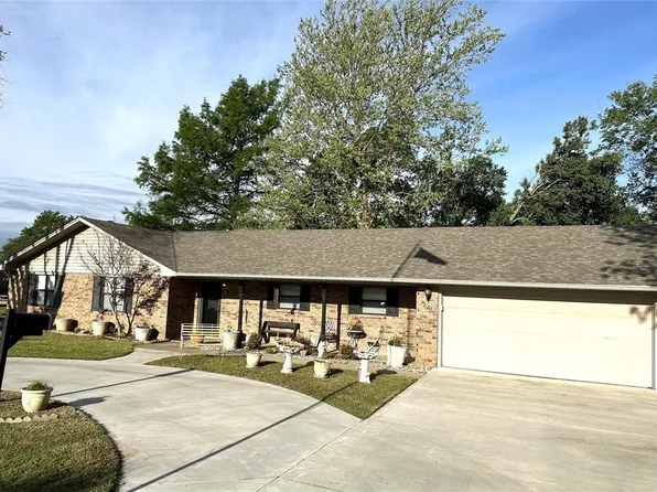 221 Sooner Rd, Holdenville, OK 74848