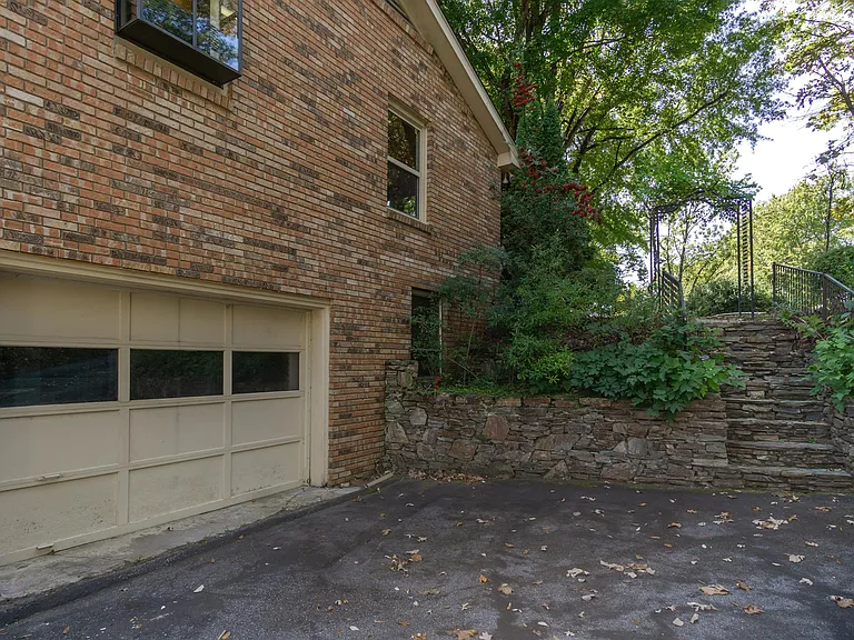 3136 Magnolia Dr — Photo 32