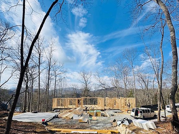 4th image of 5 N Ridgeline Road