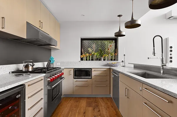 Sold by Compass | media 7