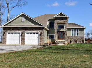 555 County Road 100 N, Dahlgren, IL 62828