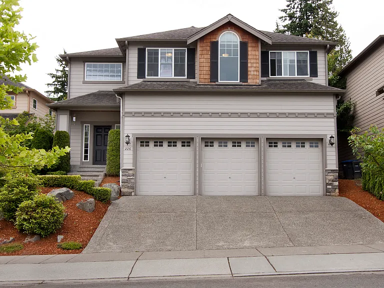 226 198th Pl SW — Photo 1
