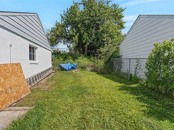 4th image of 11301 Mountview Ave