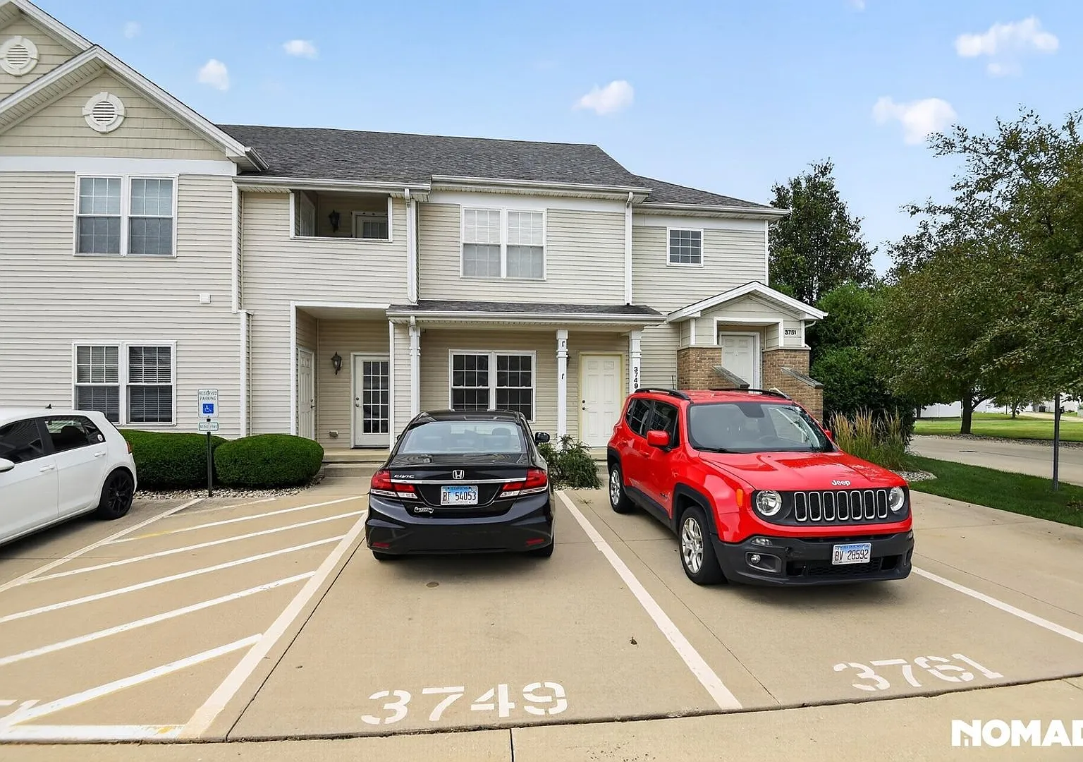 Charming 2BR Condo in Champaign — Photo 4
