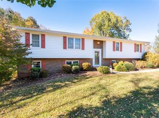 1405 Glen Oaks Rd, Clemmons, NC 27012