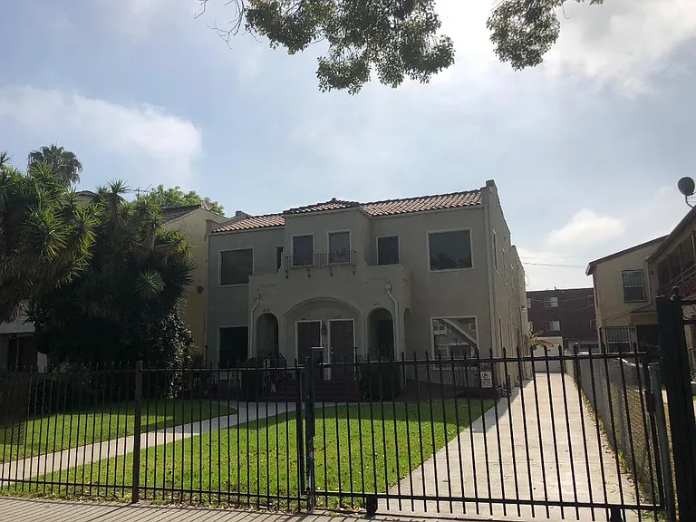 1820 S Wilton Pl — Photo 9