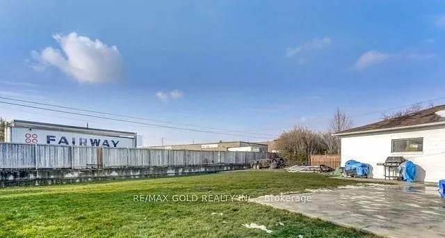 6 Monaco Ct — Photo 28